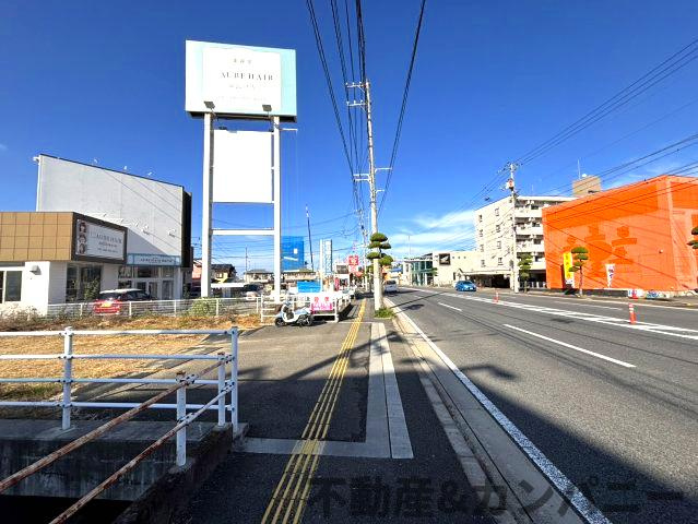 松山市東長戸４丁目の売地の前面道路含む現地写真|前面道路含む現地写真です