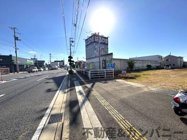松山市東長戸４丁目の売地の前面道路含む現地写真|前面道路含む現地写真です