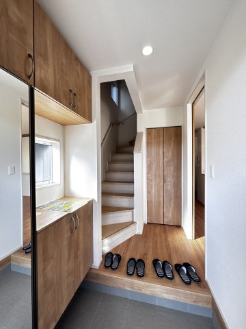 新築戸建　伴東8丁目(No.2／No.2)の玄関