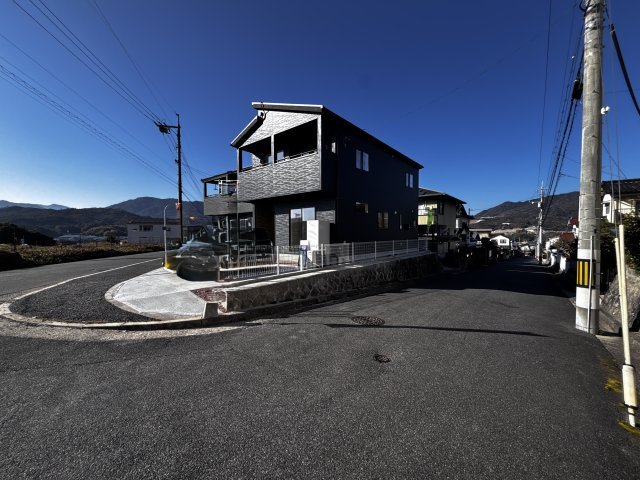 新築戸建　伴東8丁目(No.2／No.2)の前面道路含む現地写真