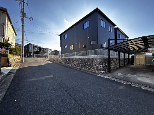 新築戸建　伴東8丁目(No.2／No.2)の前面道路含む現地写真