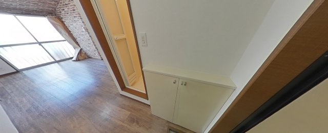 トノブール西荻の玄関