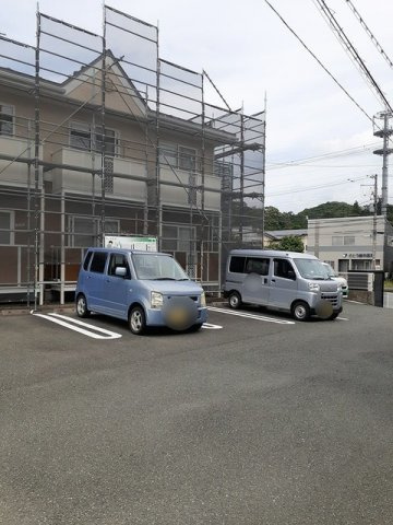 ジュネスアメリアの駐車場