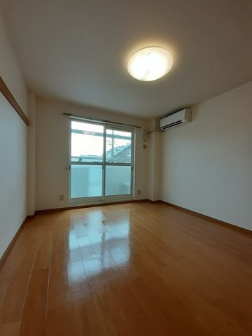 ジュネスアメリアの居間・リビング