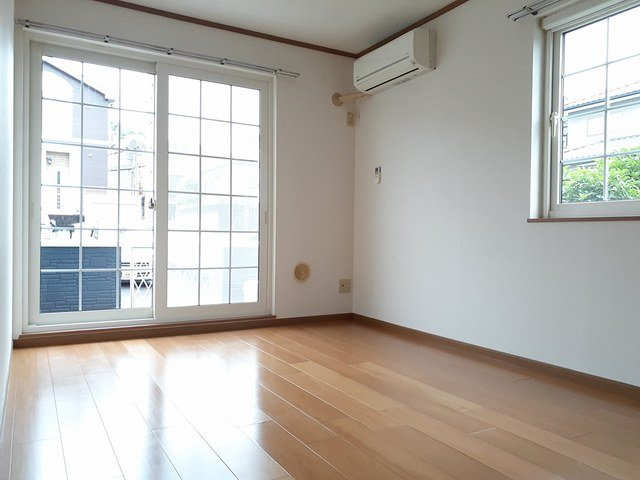 グレースメゾン西原の居間・リビング