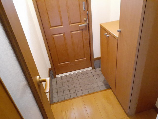 グレースメゾン西原の玄関