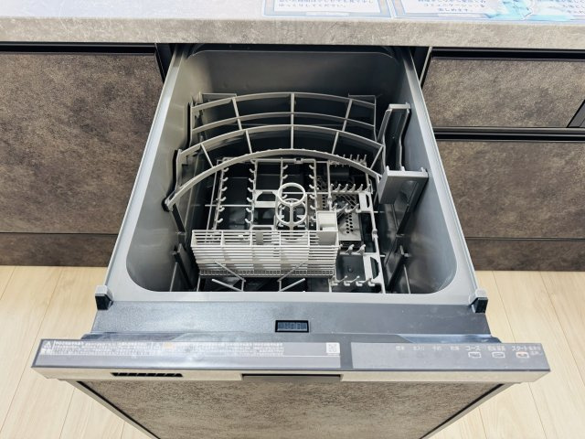 八王子市　諏訪町　新築一戸建て　１期のキッチン|～食洗機付き　食事後の食器洗いはお任せ、家族でゆっくりとくつろげます～