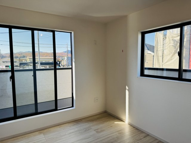 八王子市　諏訪町　新築一戸建て　１期の寝室|～2階9.1帖の主寝室　ベッドなど大型家具のレイアウトもしやすい広さです～