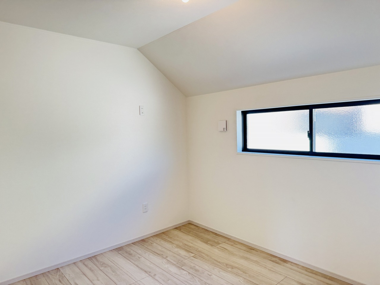 八王子市　諏訪町　新築一戸建て　１期の子供部屋|～2階5.2帖のサービスルームです～