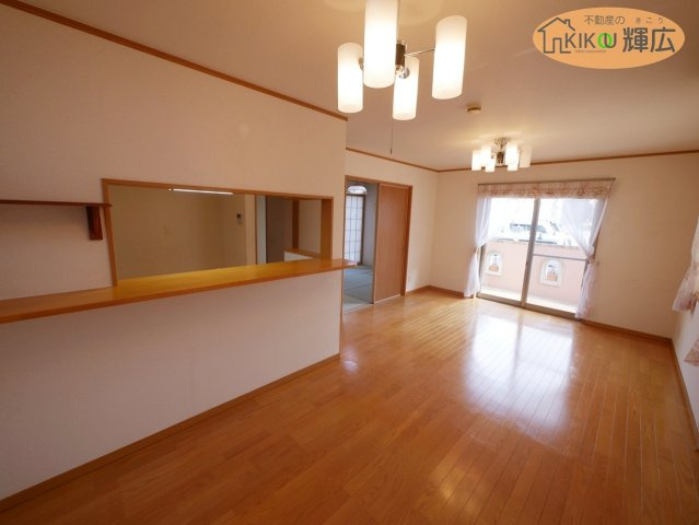 【居間・リビング】 | 加古川市加古川町西河原　中古戸建