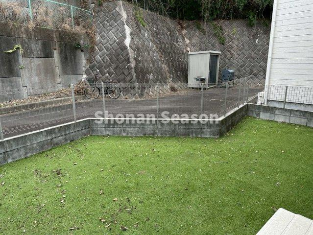 【庭】 | プライバシーが確保された子供たちが安全に遊べるお庭です◎