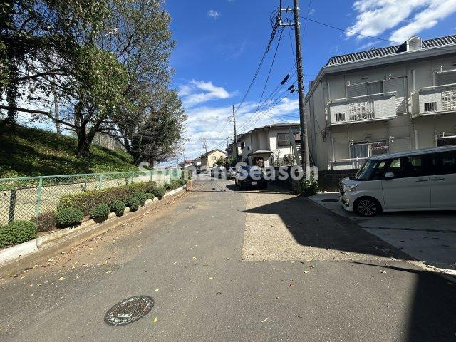 【現地画像あり！】 厚木市王子　中古戸建　40.17坪の前面道路含む現地写真|学区：緑ケ丘小学校まで徒歩６分とお子様の通学にも安心な立地です◎