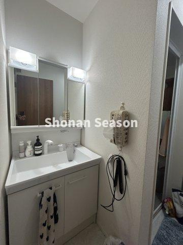 【独立洗面台】 | 洗面化粧台は、シャンプーなどのストックも収納できますよ♪