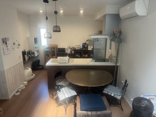 サンヴェルシア黒原の居間・リビング|エアコン付きで初期費用もお得に♪
【小倉北区黒原中古タウンハウス】