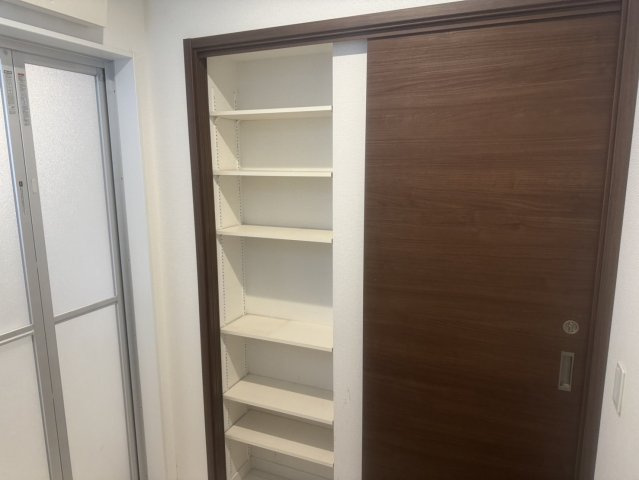 サンヴェルシア黒原の収納|脱衣場にも収納付きで便利♪
【小倉北区黒原中古タウンハウス】