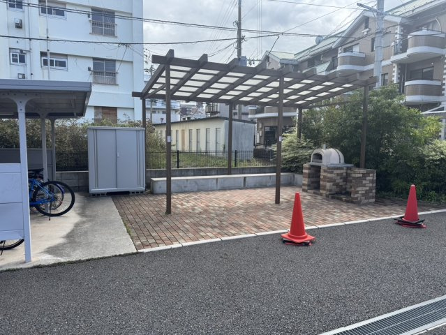 サンヴェルシア黒原のその他|自由に使える共有スペース♪駐輪場も完備！
【小倉北区黒原中古タウンハウス】