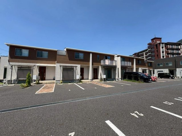 サンヴェルシア黒原の外観|敷地内も綺麗に整備されており状態良好です♪
【小倉北区黒原中古タウンハウス】