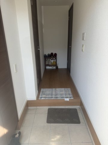 サンヴェルシア黒原の玄関|シューズインクローゼット付き玄関♪
【小倉北区黒原中古タウンハウス】
