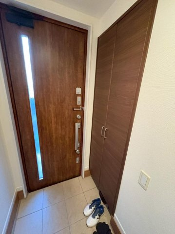 サンヴェルシア黒原の収納|シューズインクローゼット付き玄関♪
【小倉北区黒原中古タウンハウス】