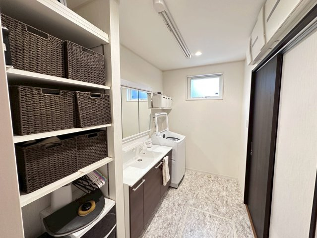 中古戸建　大垣市新開町　令和元年築の独立洗面台