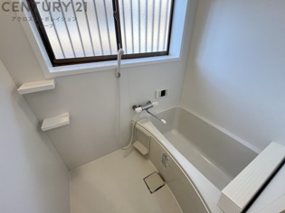 窓があり明るいバスルーム♪