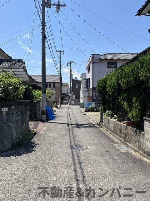 松山市小坂５丁目の中古一戸建の前面道路含む現地写真|前面道路含む現地写真です
