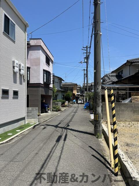 松山市小坂５丁目の中古一戸建の前面道路含む現地写真|前面道路含む現地写真です