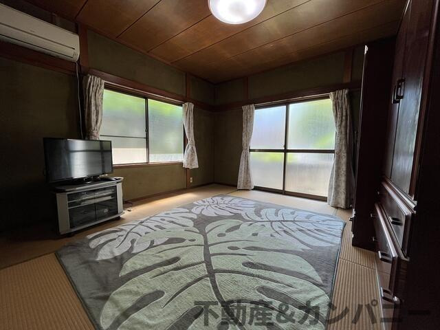 松山市小坂５丁目の中古一戸建の和室|和室ならではの温かな和の空間で寛ぎの時間を過ごせます