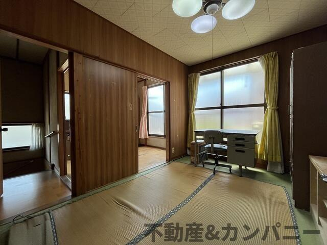 松山市小坂５丁目の中古一戸建の和室|日本らしい落ち着いた雰囲気の和室です