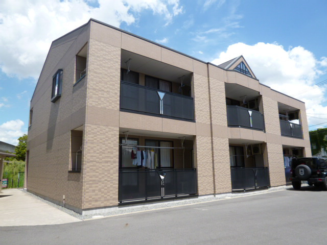 シャイニーコートの外観