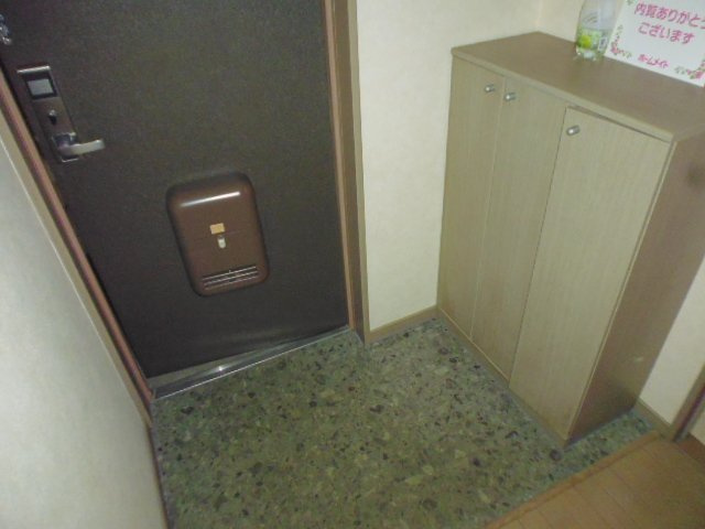 プチフルールの玄関