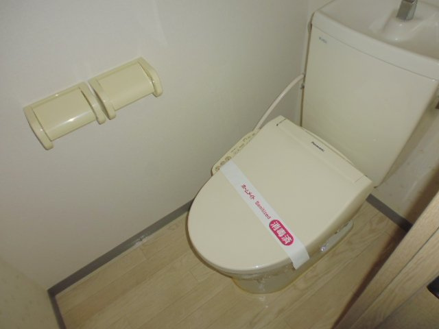 プチフルールのトイレ|温水洗浄便座