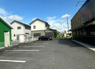 知多市寺本新町１丁目貸店舗の駐車場