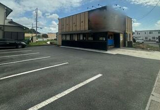知多市寺本新町１丁目貸店舗の駐車場