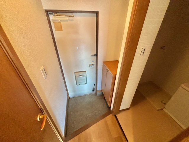 ヴェルロール西今宿の玄関
