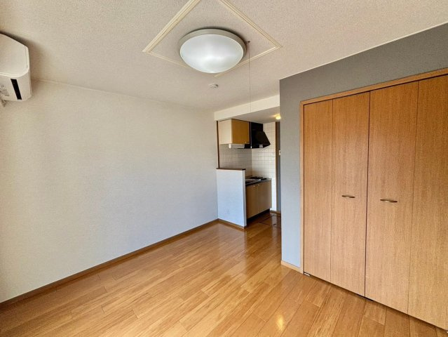 ヴェルロール西今宿の居間・リビング