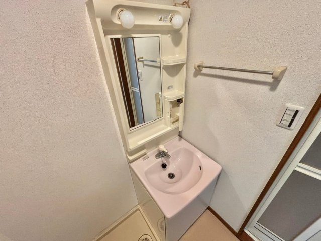 ヴェルロール西今宿の独立洗面台