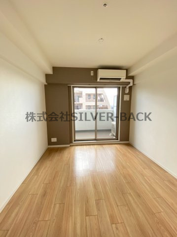 スプランディッド難波の洋室