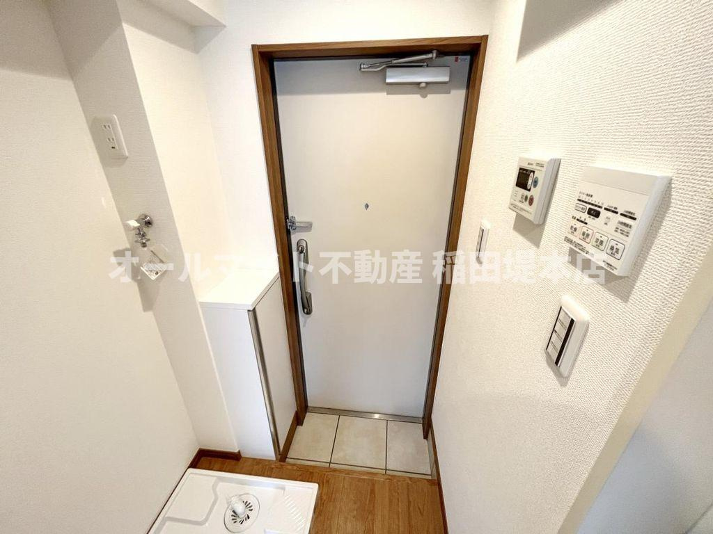 川崎市多摩区東生田１丁目のアパートの玄関