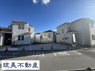 【外観】 | 南城市知念久手堅（全4棟）A・B号棟 | A・B号棟　並列駐車3台～4台可♪