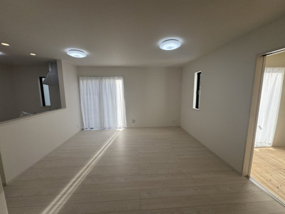 【玄関】 | 南城市知念久手堅（全4棟）A・B号棟 | A号棟　十分な収納付き玄関♪