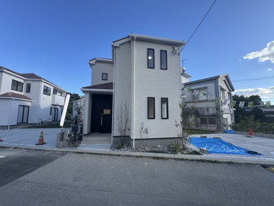 【外観】 | 南城市知念久手堅（全4棟）A・B号棟 | A号棟　並列駐車3台可♪