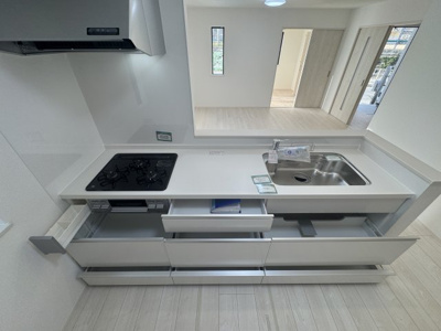 【キッチン】 | 南城市知念久手堅（全4棟）A・B号棟 | A号棟　収納充実システムキッチン♪