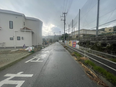 【前面道路含む現地写真】 | 南城市知念久手堅（全4棟） | ※北西側公道6.7m♪