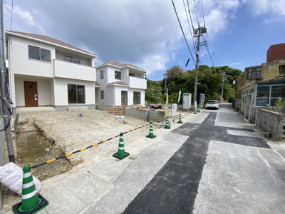 【前面道路含む現地写真】 | 南城市知念久手堅（全4棟） | ※南側公道4.3m♪