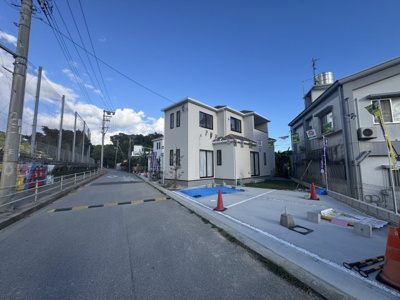 【前面道路含む現地写真】 | 南城市知念久手堅（全4棟）A・B号棟 | ※北西側公道6.7m♪
