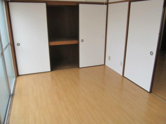 吉野ビルの寝室