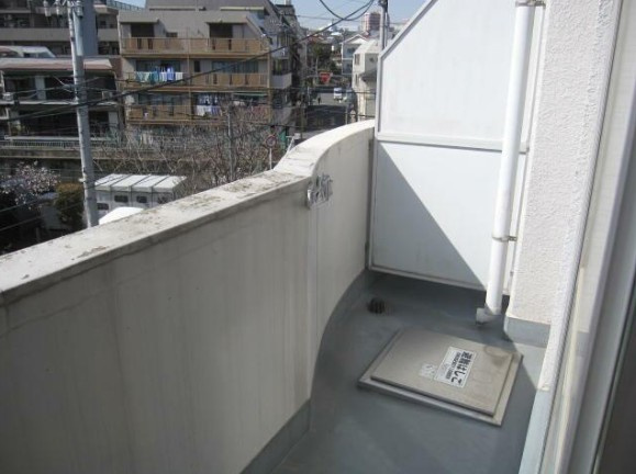 吉野ビルのバルコニー