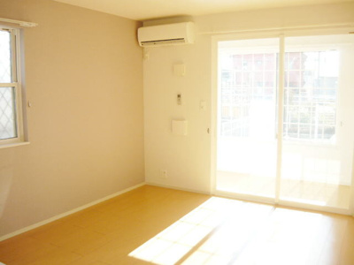 【居間・リビング】 | ソレイユ横島A | 居間です