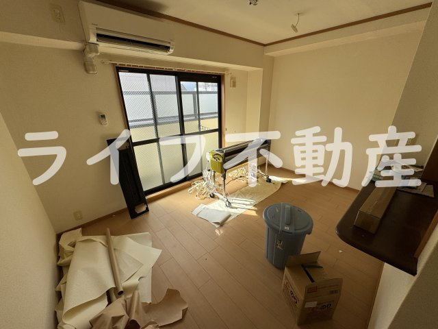 セイバリーレインの居間・リビング|こちらの居間で趣味の時間をお楽しみください